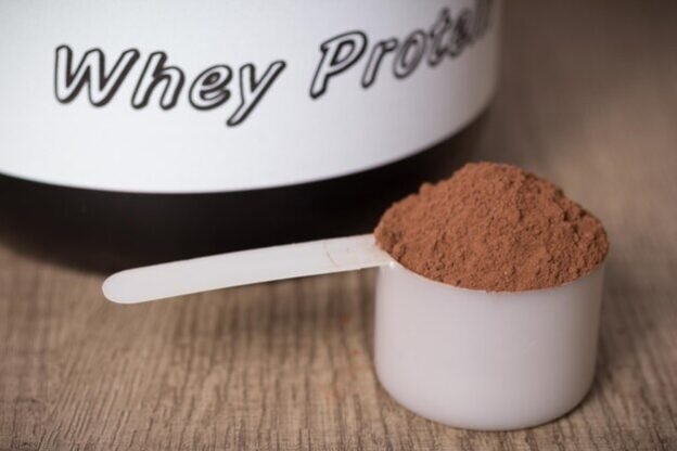 1 scoop of whey protein calories