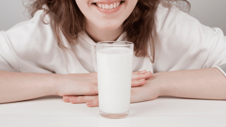 How Many Calories in 1 Glass of Milk? Complete Nutrition Guide (Protein, Calcium & Health Benefits)
