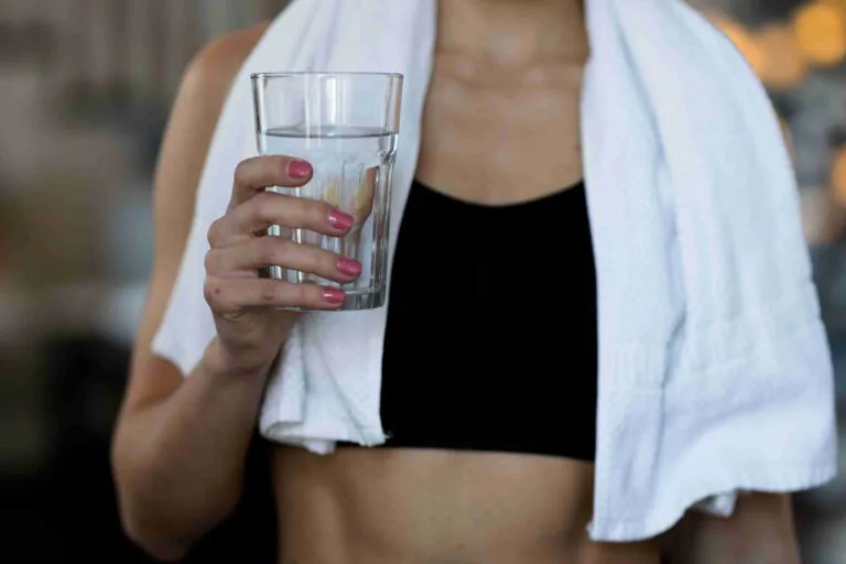 Does Hot Water Help Lose Weight? What Science Really Says